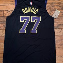 $100 Black highest premium quality stitch, player version jersey. Lakers Player jersey Luka Doncic .  Size S - XXXL