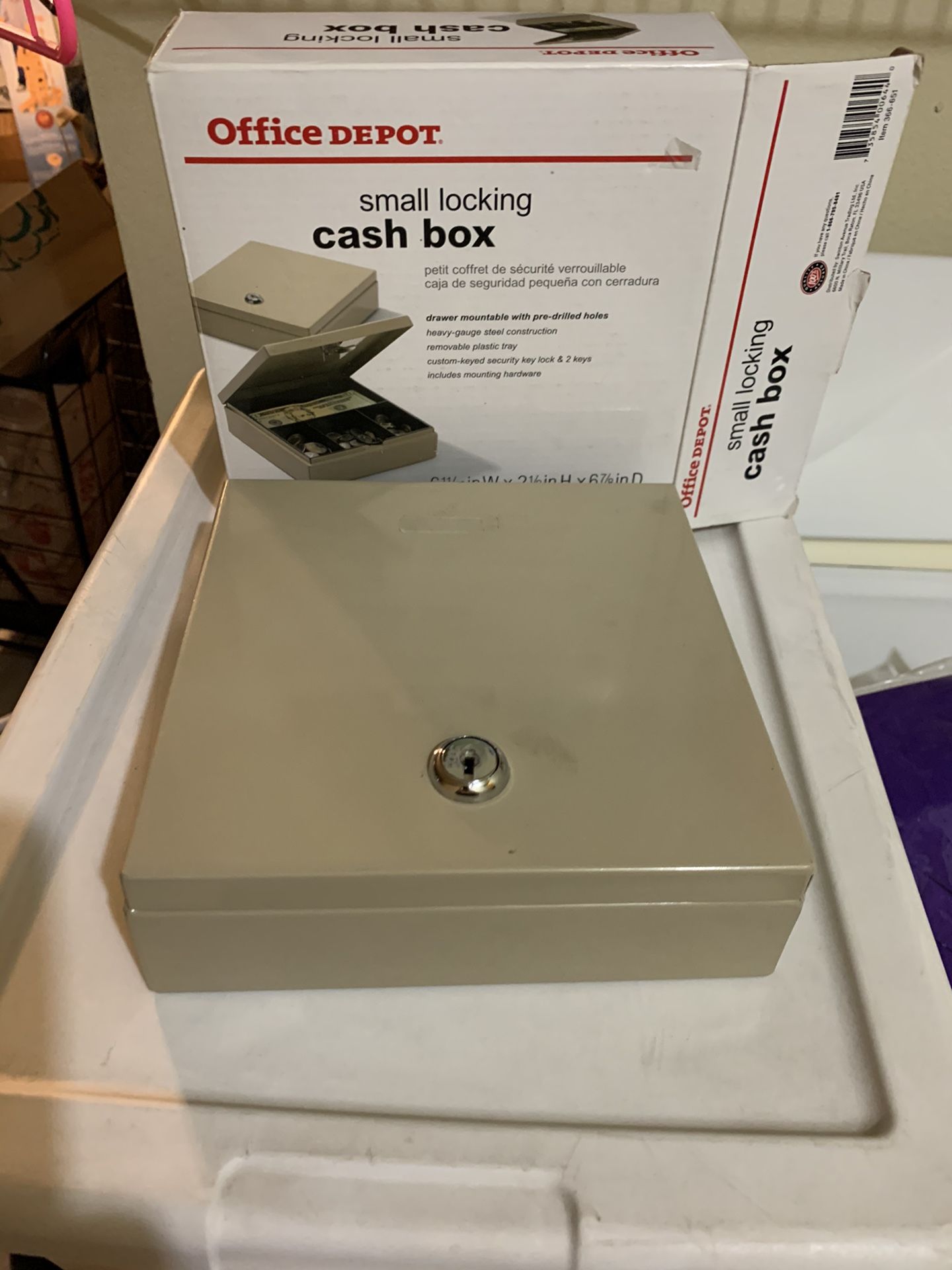 Small cash box