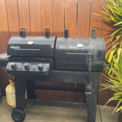 Gas Charcoal Smoker Duo Function BBQ for Sale in El Cajon CA