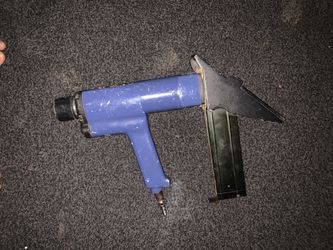Flooring nail gun