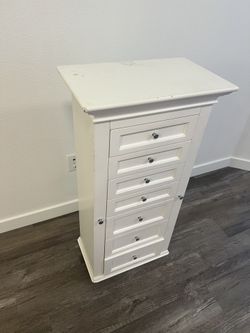 USED JEWELERY BOX