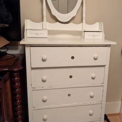 White 5-drawer Dresser With Vanity Mirror