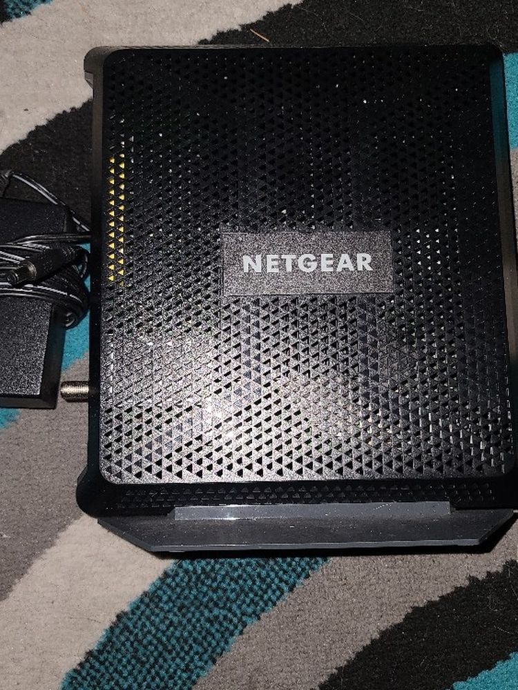 Netgear Nighthawk Cable Modem Wi-Fi Router Combo C7000 V2