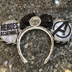 Headband Avengers Light up mouse ears headband.  Adult size.  Preowned Excellent condition.  
