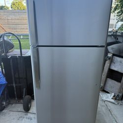 GE Refrigerator 