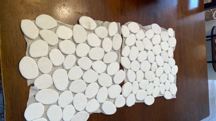 Waterbeook Medium sliced Pebble Mosaic in Thassos
