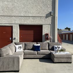 3 Piece Sectional Couch! (FREE DELIVERY 🚚!) 