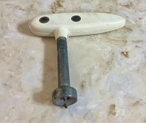 VINTAGE MCNEILL WALTHAM GOLF SHOE SPIKE WRENCH USA !