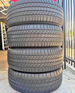 235/65/18 Michelin 📍📍 Vendo un set de llantas con 80% de vida las 4 📍🌟