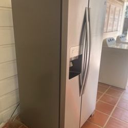 106.51753 710 Model Kenmore Side By Side Fridge 