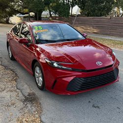 2025 Toyota Camry hybrid 20k miles clean title 1 owner $25000 we Finacw with $500 $400 monthly payment