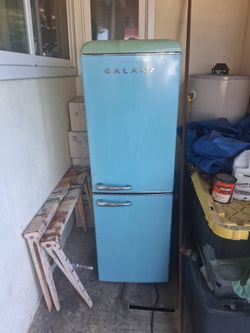 GALANZ Vintage-Style Retro 21.6 in. 7 cu. ft. Bottom Freezer Refrigerator in Ocean Mist Turquoise, ENERGY STAR