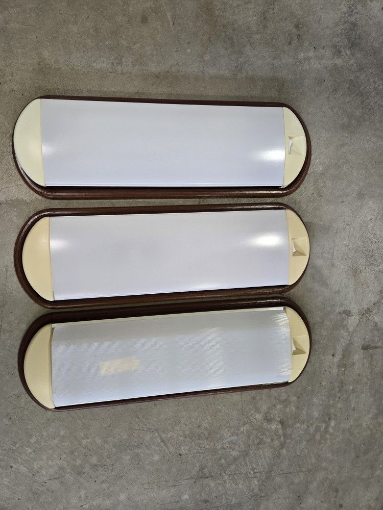 RV Fluorescent Lights & Trim