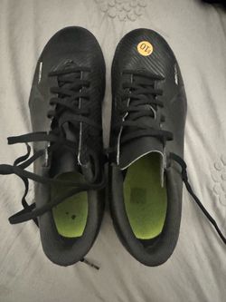 Soccer cleats 6Y