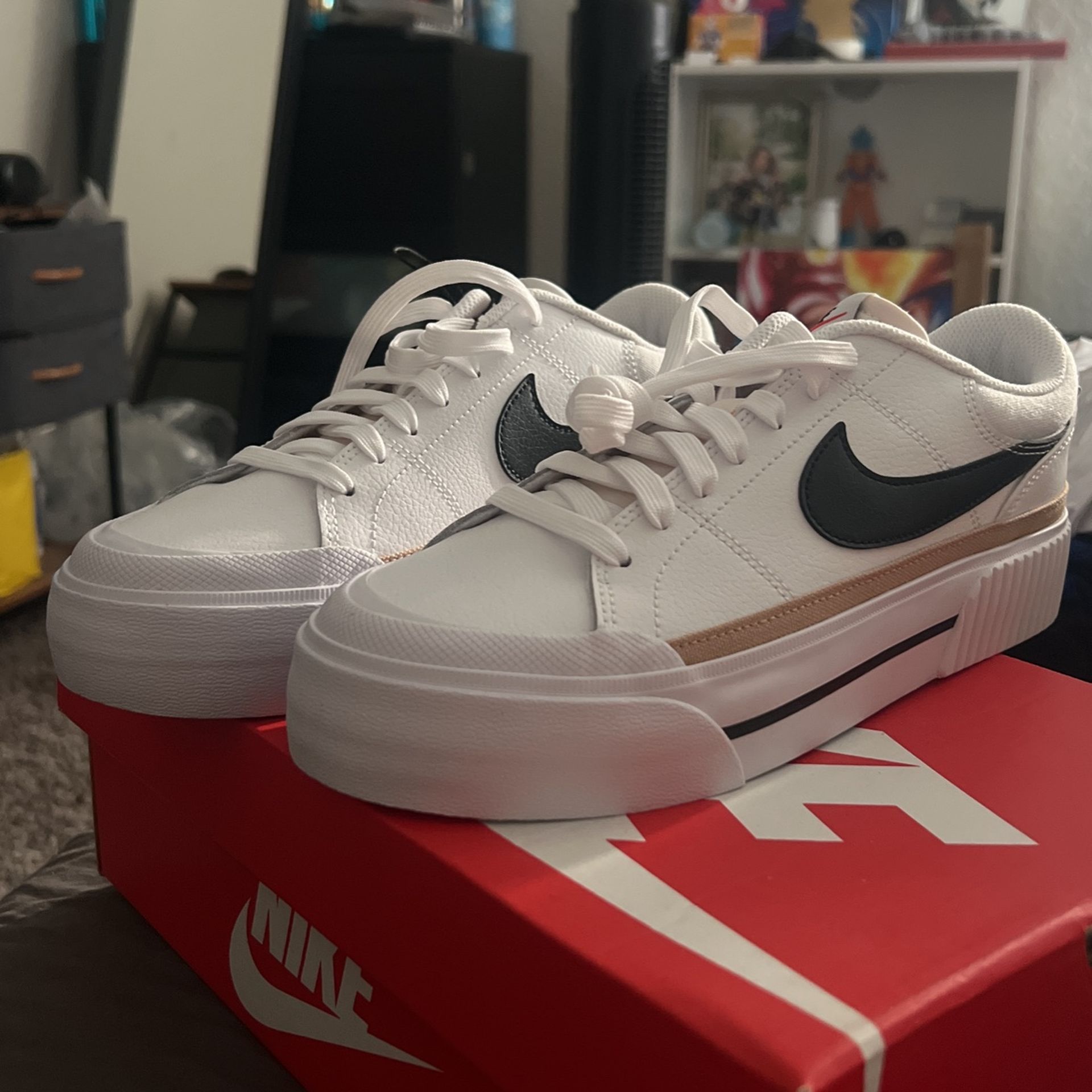 WMNS Nike Court Legacy Lift