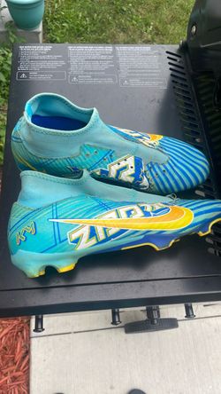 Mbappe Mercurials size 9