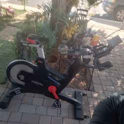 Life Fitness IC7 Indoor Cycle stationary exercise bike