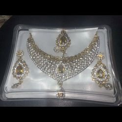 Costume jewelry necklacee