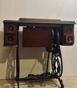 Antique.. 1893 Willcox & Gibbs Treadle Sewing Machine - Complete 4-Drawer Cabinet