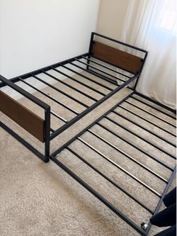 Daybed with trundle and mattresses