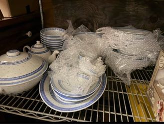 Blue and White Chinese Porcelain Dinnerware Set