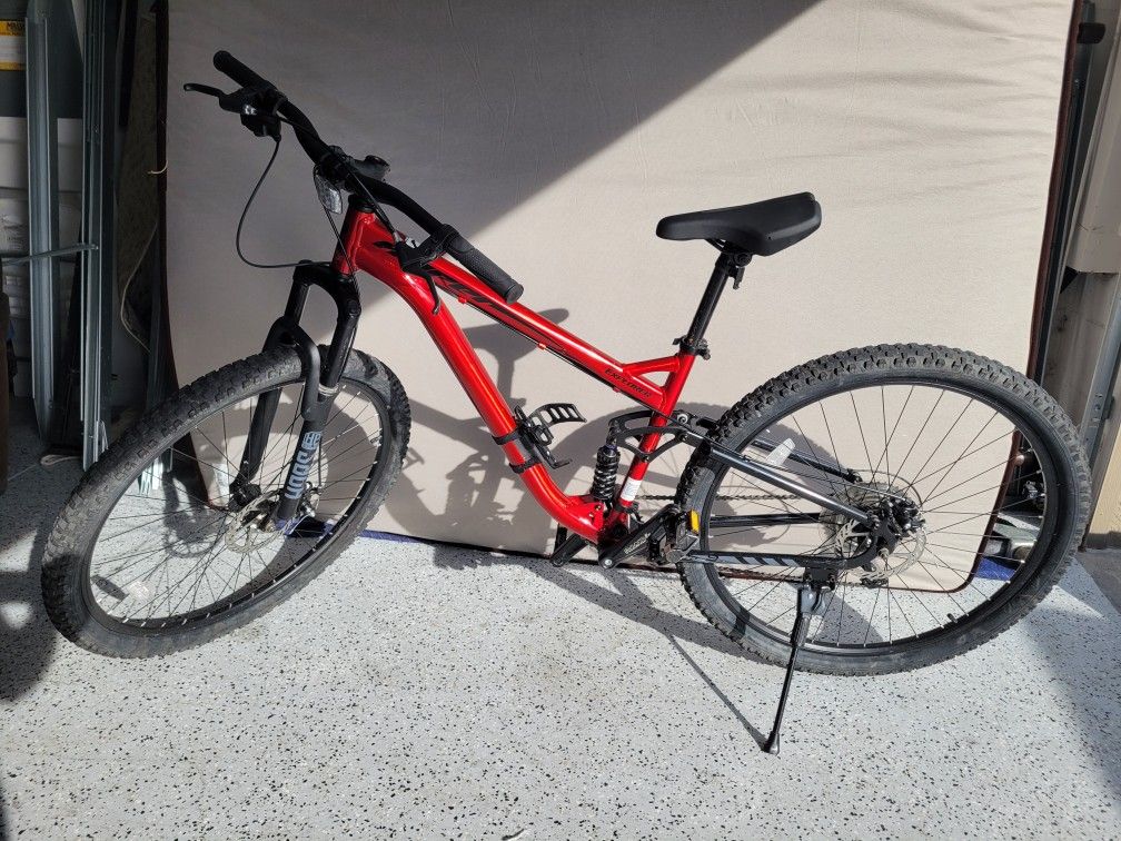 Hyper business explorer 29er mountain bike