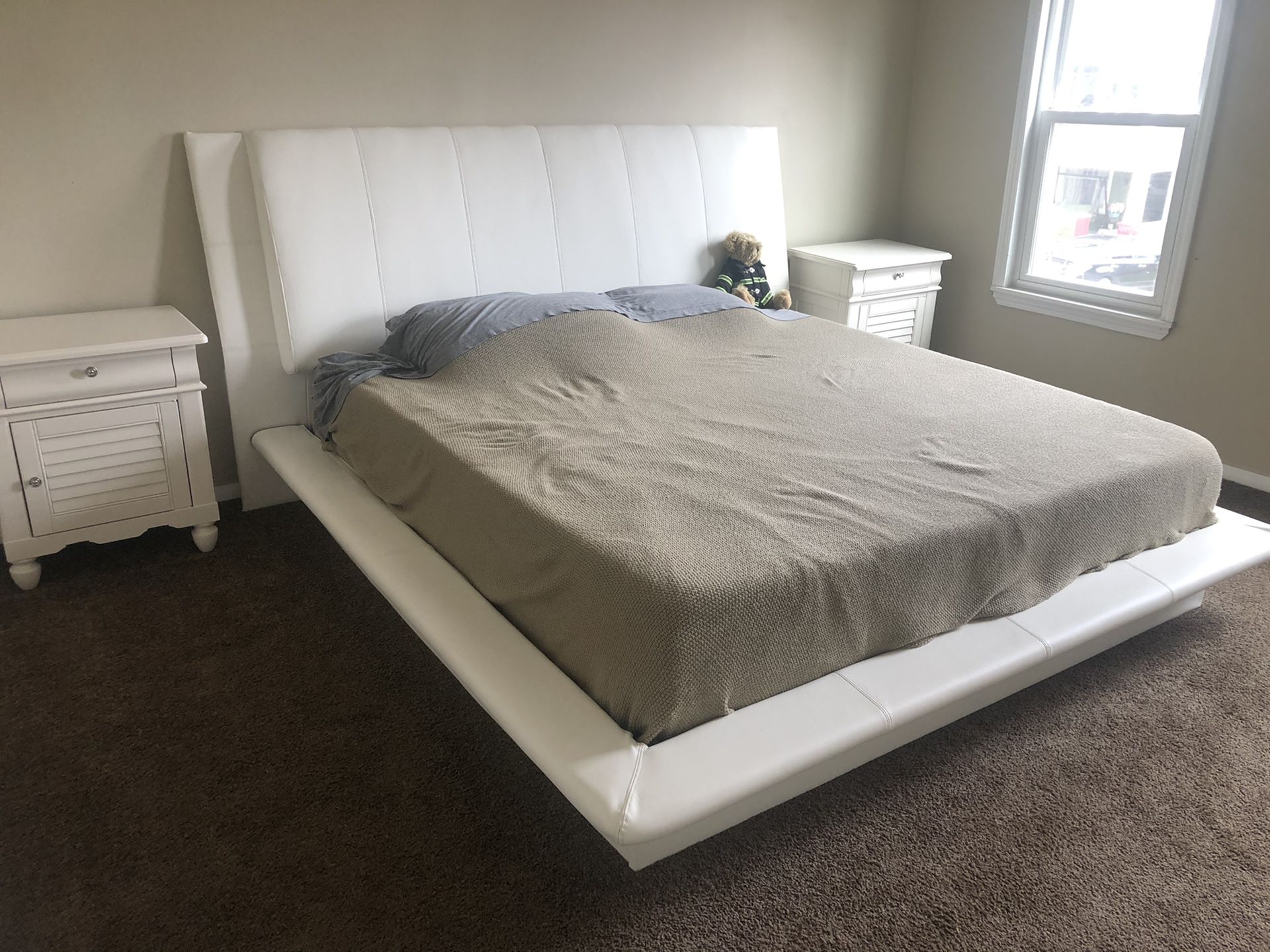 King size bed *like new*