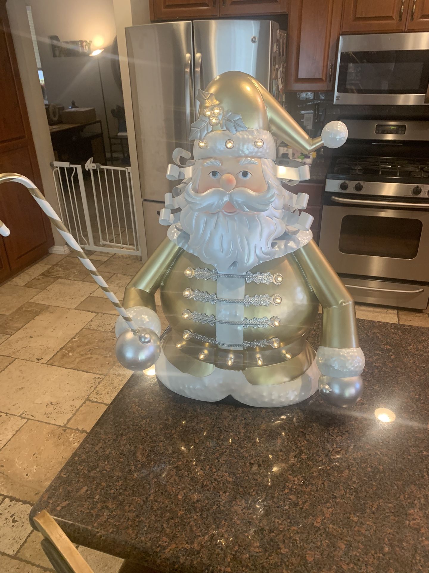 Beautiful Heavy Duty Light Up Metal Santa In Great Condition