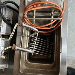 2 Wells Electric Deep Fryer 1x220v &1x110v And Extra 1 Element Works Great