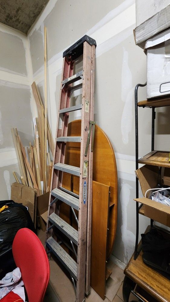 Warner 8FT LADDER FIBERGLASS 