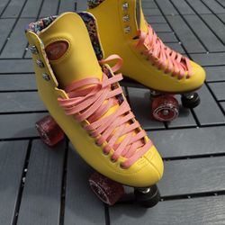 Yellow Moxi Beach Bunny Roller Skates – Moxi Size 7 – Like New