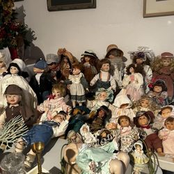 25 Beautiful Dolls 