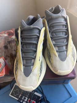 Yeezys size6