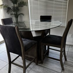 Round Dining table