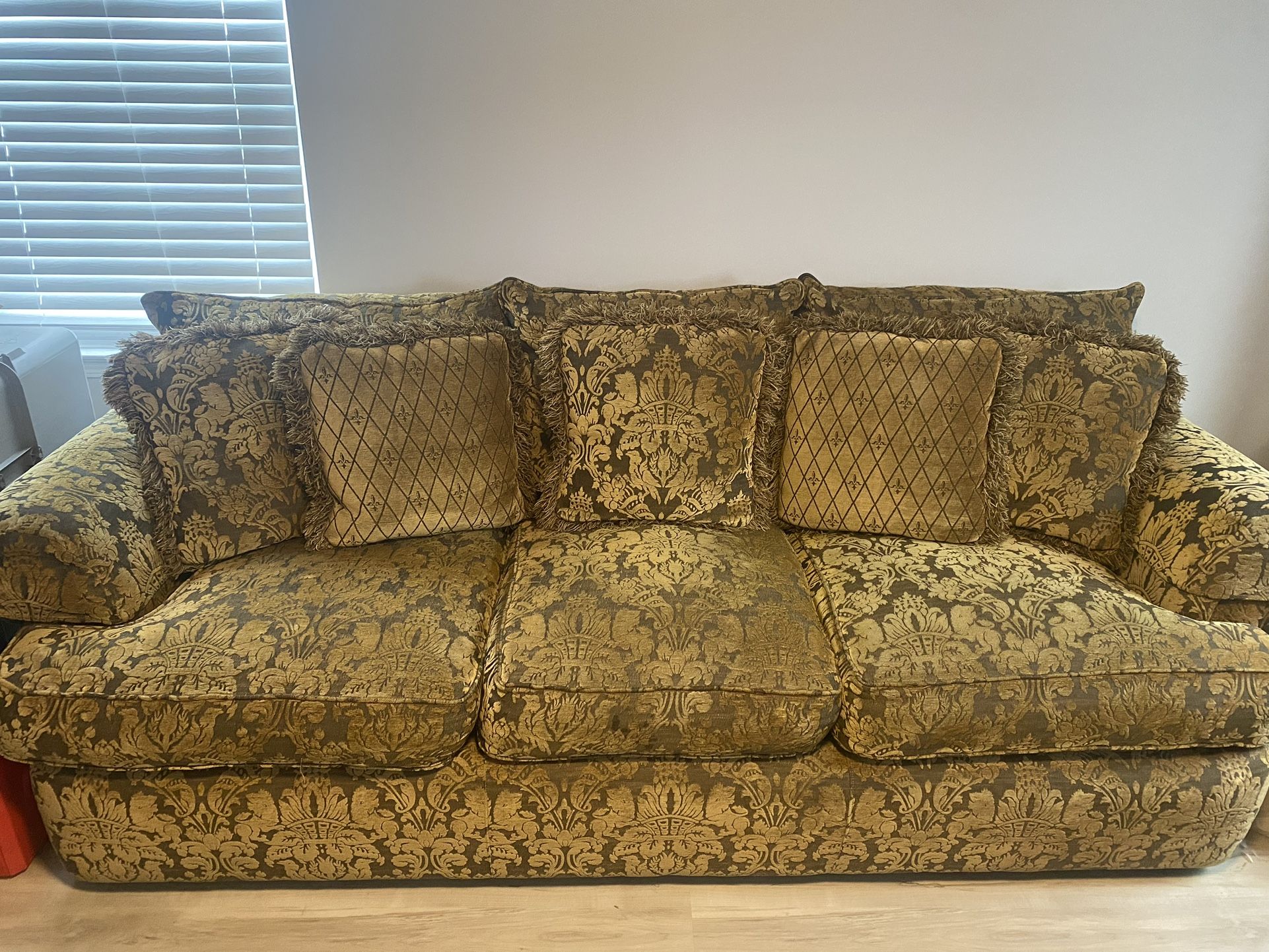 Living Room Set -price In Description