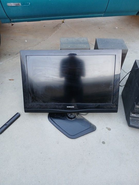 Samsung 32 Inch Flat Screen TV