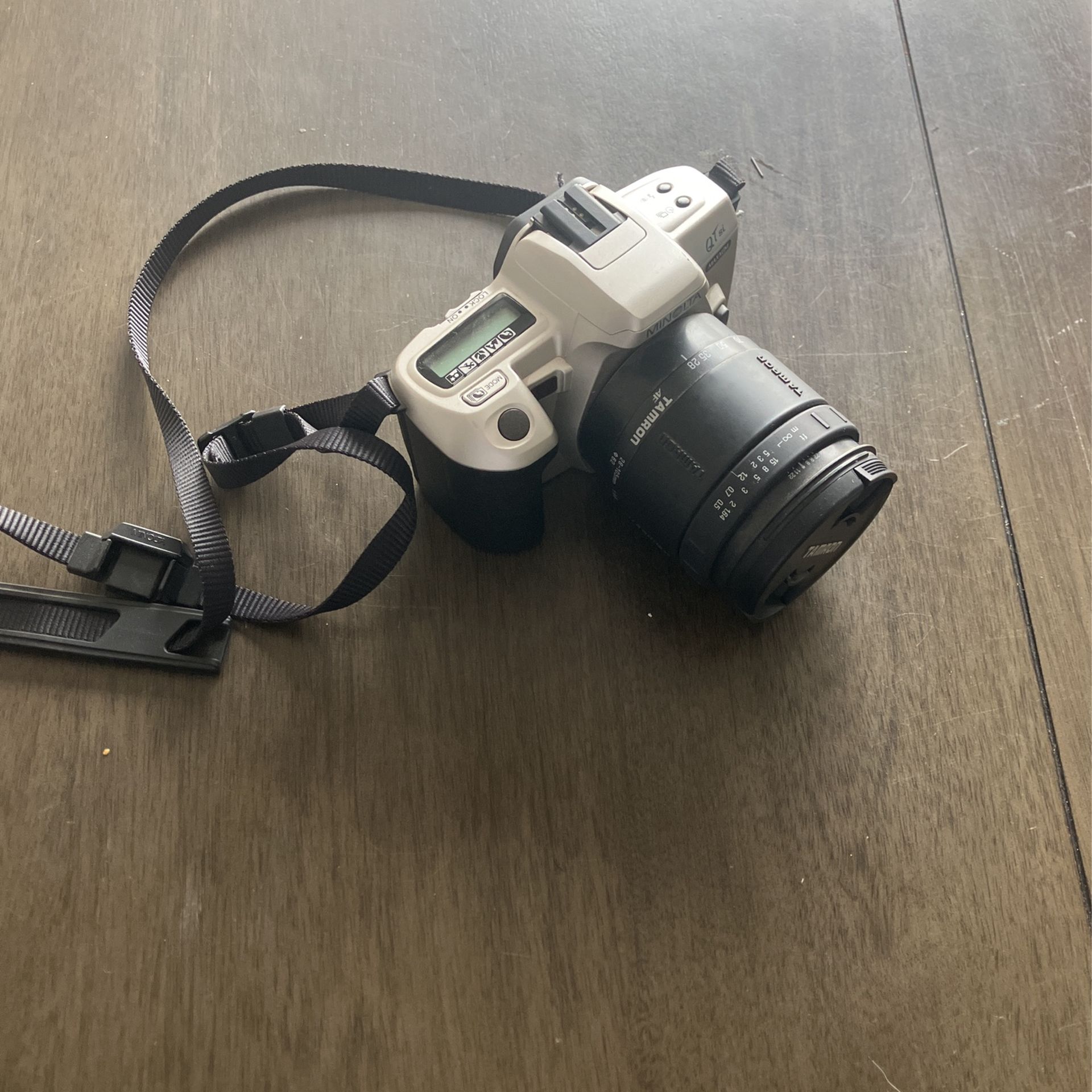 Minolta 35mm QTsi Maxxum film camera