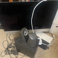 APPLE MAC DESKTOP WITH SPEAKERS