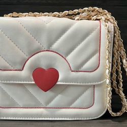 New Red Heart Stitched Pattern Crossbody Bag (white)