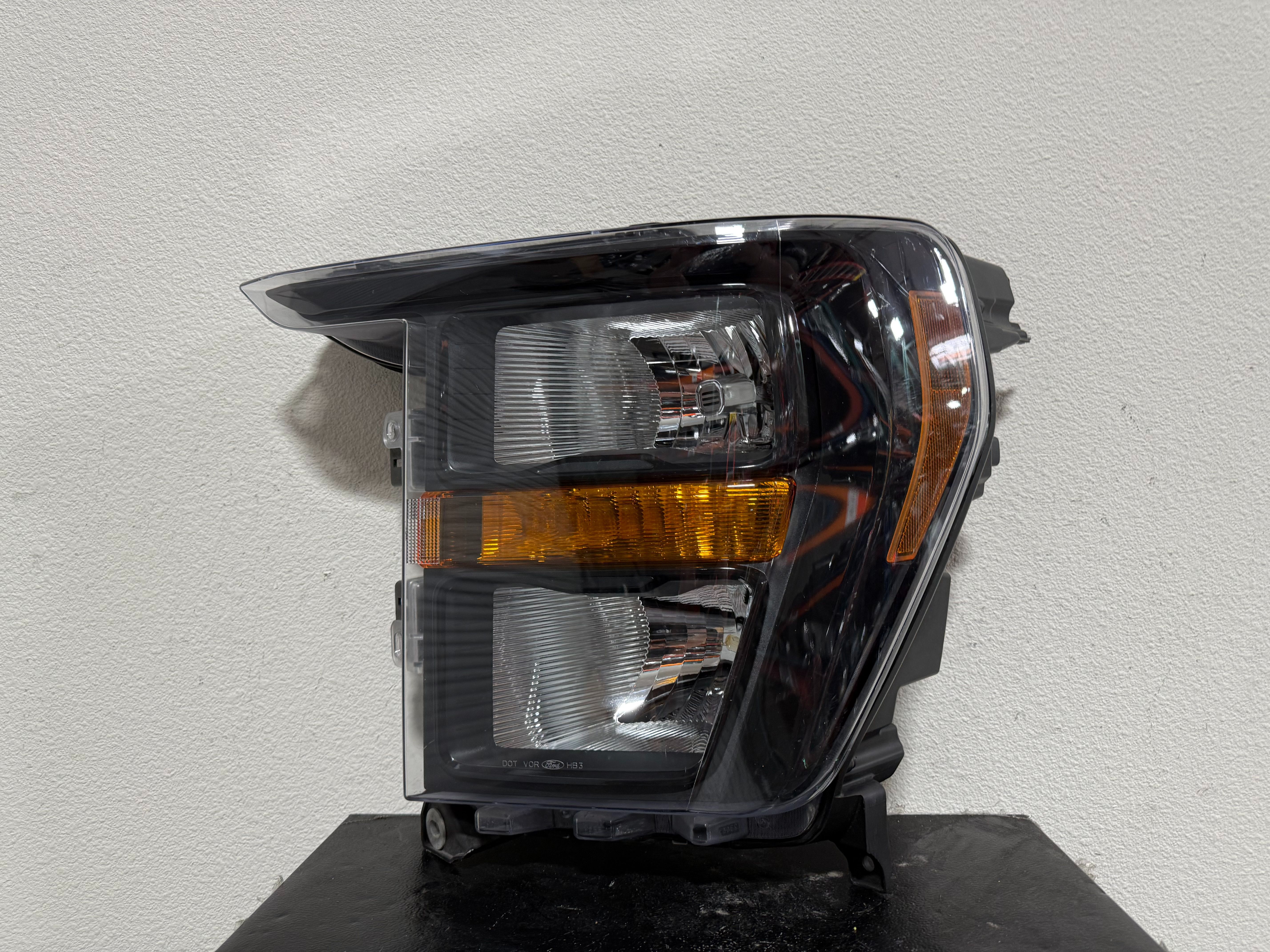 FORD F150 LEFT HEADLIGHT 2022