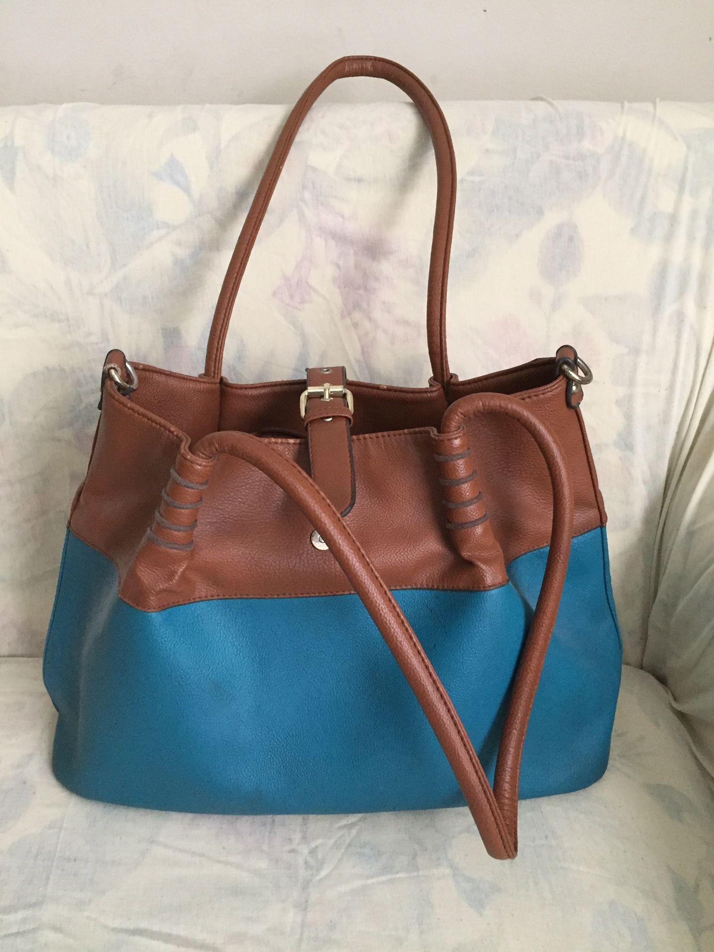 Large purse. Tons of room inside.