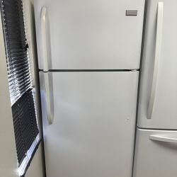 Frigidaire Apartment Size Refrigerator 