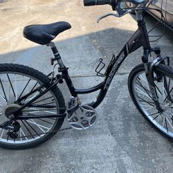 Ladies 26” Trek 100 MTN Bike 