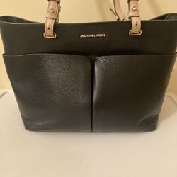 Michael Kors, Beautiful Leather Bag With tan Stripes