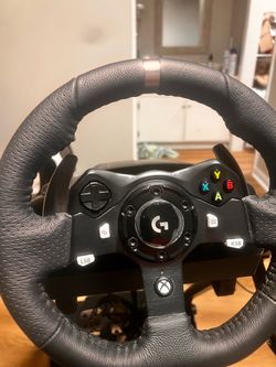 Logitech G920 Racing Wheel and stand for Xbox