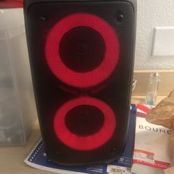 Bluetooth Speaker. With Microphones And Box