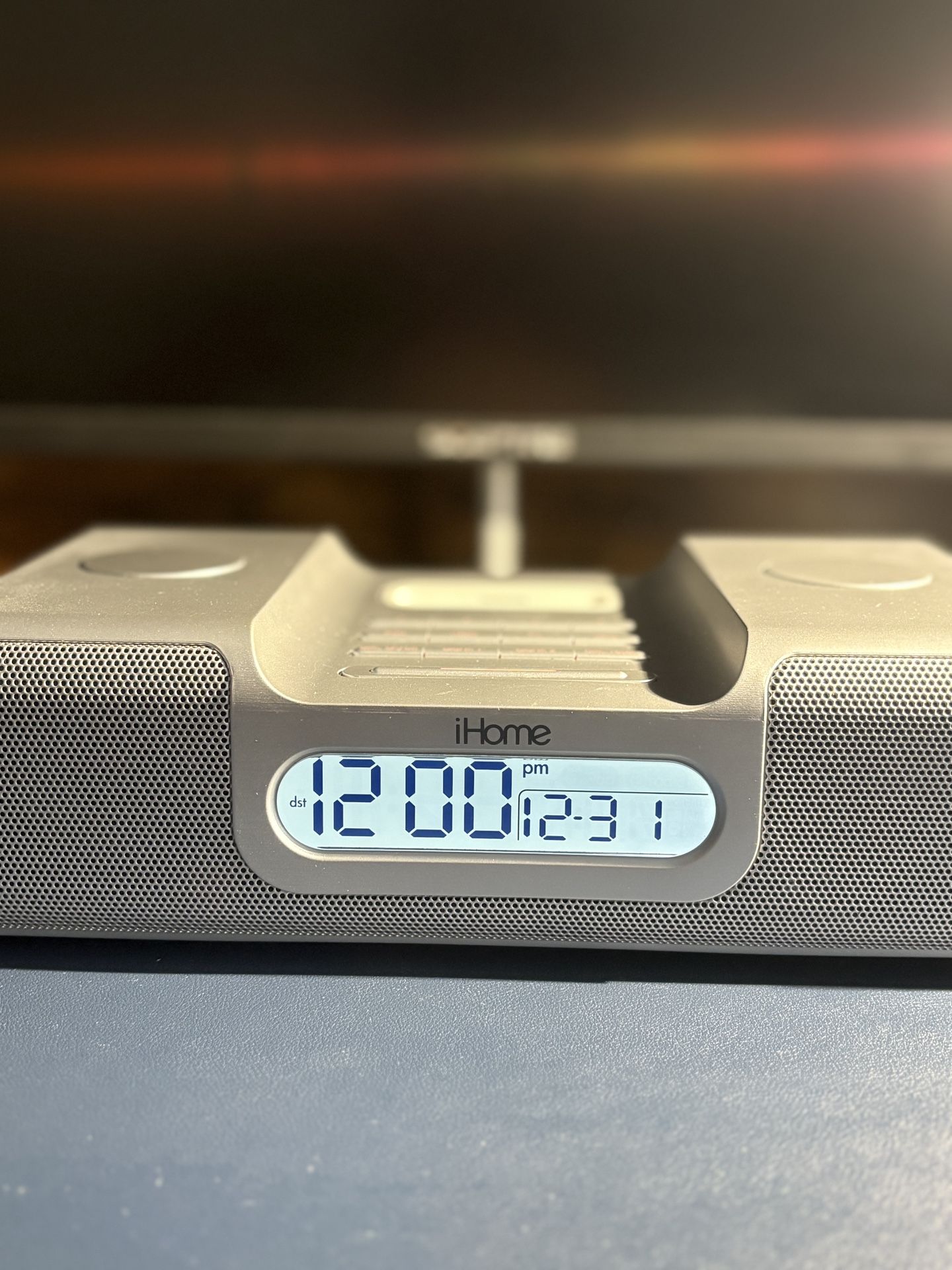 iHome Alarm Clock - iPod Dock - Model iH8