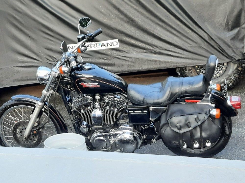 1998 Harley davidson Sportster XL Custom 1200 CC's.
