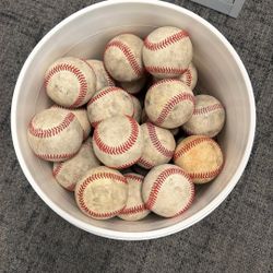 65 Used Baseball With New 6gal Baseball Bucket ( Not Selling Balls Seperatly) 
