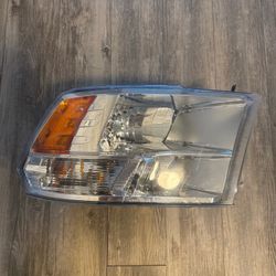 2009 - 2012 Dodge Ram 1(contact info removed) 3500 Headlight Headlamp Right Passenger Side OEM